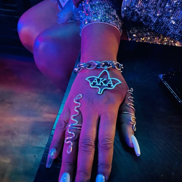 Meet your Posher, Dee-dee - Picture 13 of 13